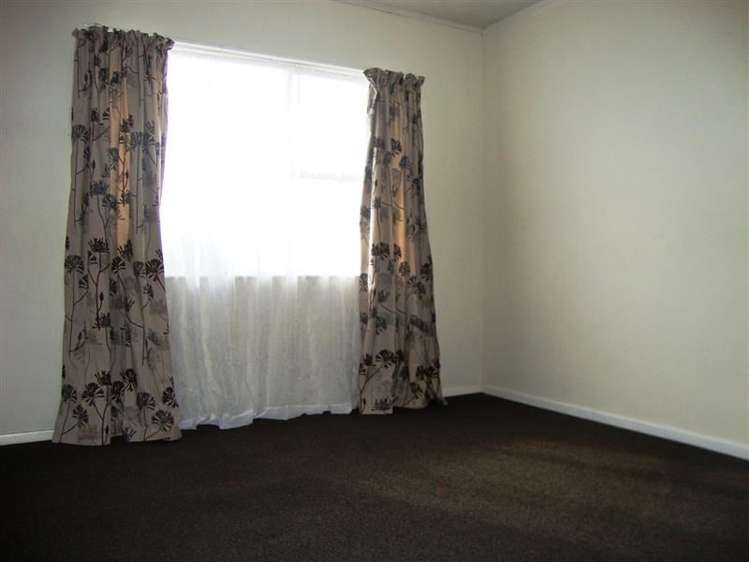 4/13 Derby Street Stoke_7