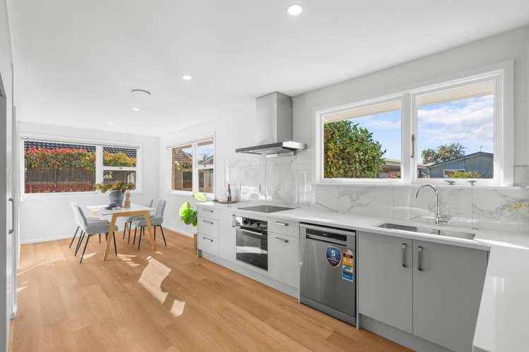 56 Woodbury Street Russley_6