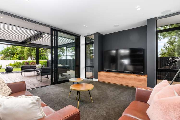 49 St Andrews Square Strowan_9