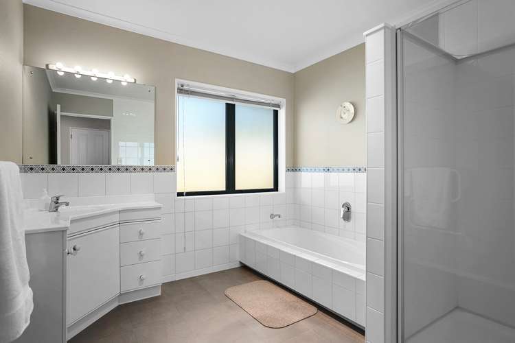 10 Fairburn Place Leamington_18