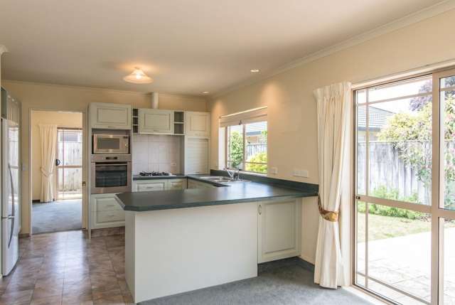 8 Glen Loch Place 10587_2