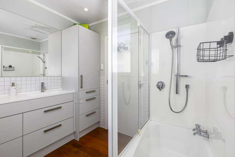 16 Pine Avenue Henderson_13