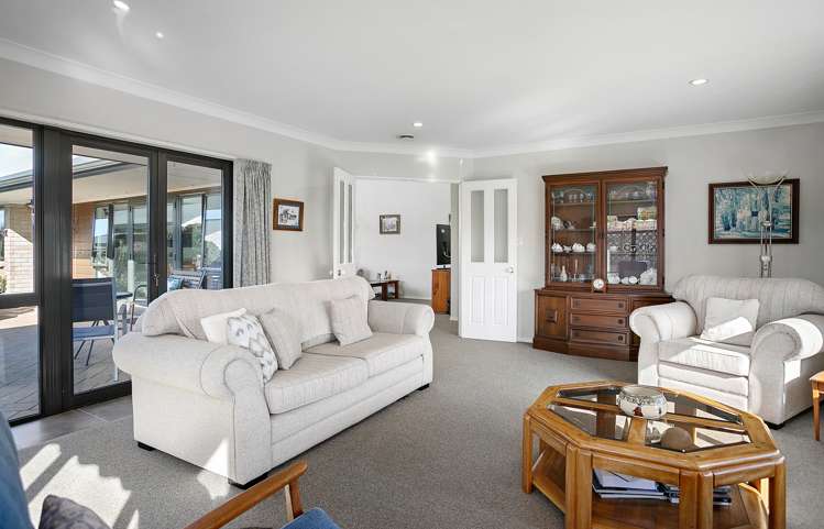 10 Fairburn Place Leamington_12