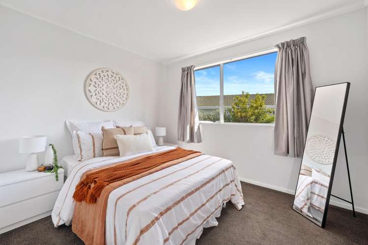 8 Childers Road Ranui_14