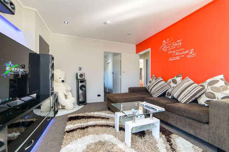 2/4 Eskdale Road Birkdale_6