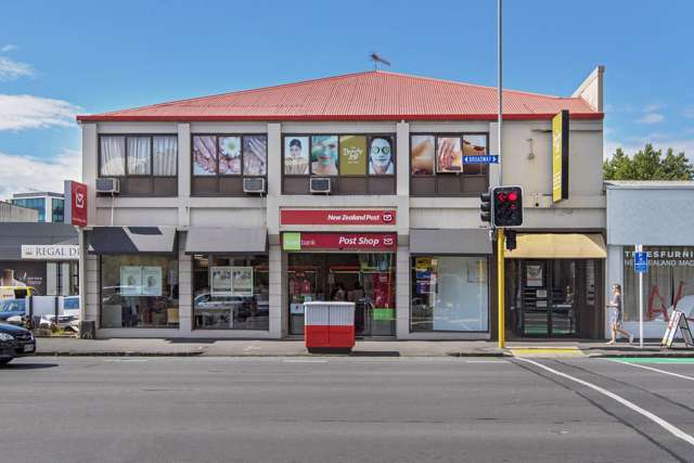 Prime location, full-floor office with balcony