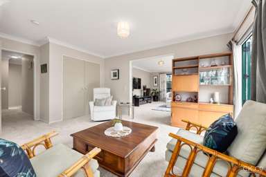 2/118 Whites Line East_3