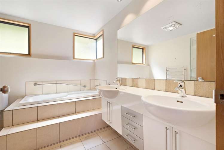 3 Caples Place Fernhill/Sunshine Bay_11