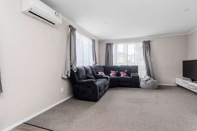 11 Manatu Lane Kelston_2