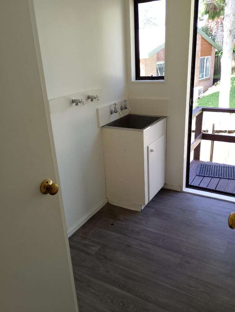 2/8 Quiet Street Te Atatu South_9