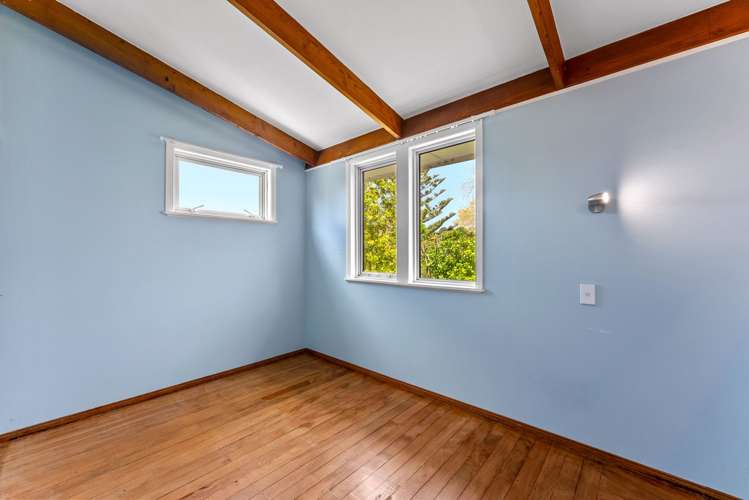 27 Colmar Road Mellons Bay_23