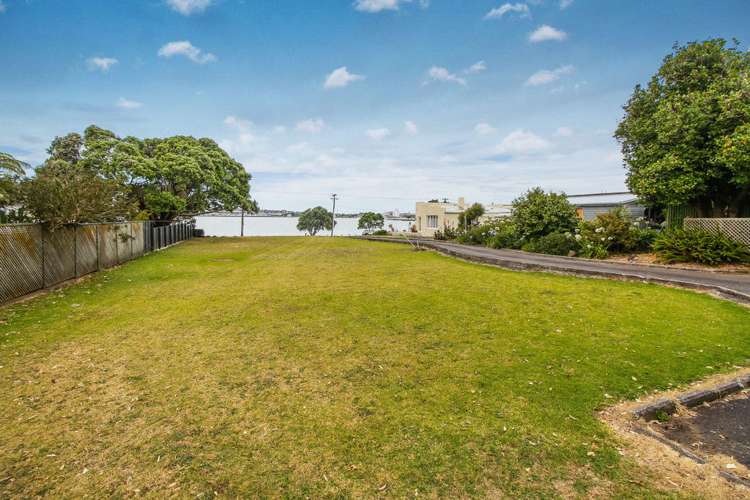 58 Kiwi Esplanade Mangere Bridge_14