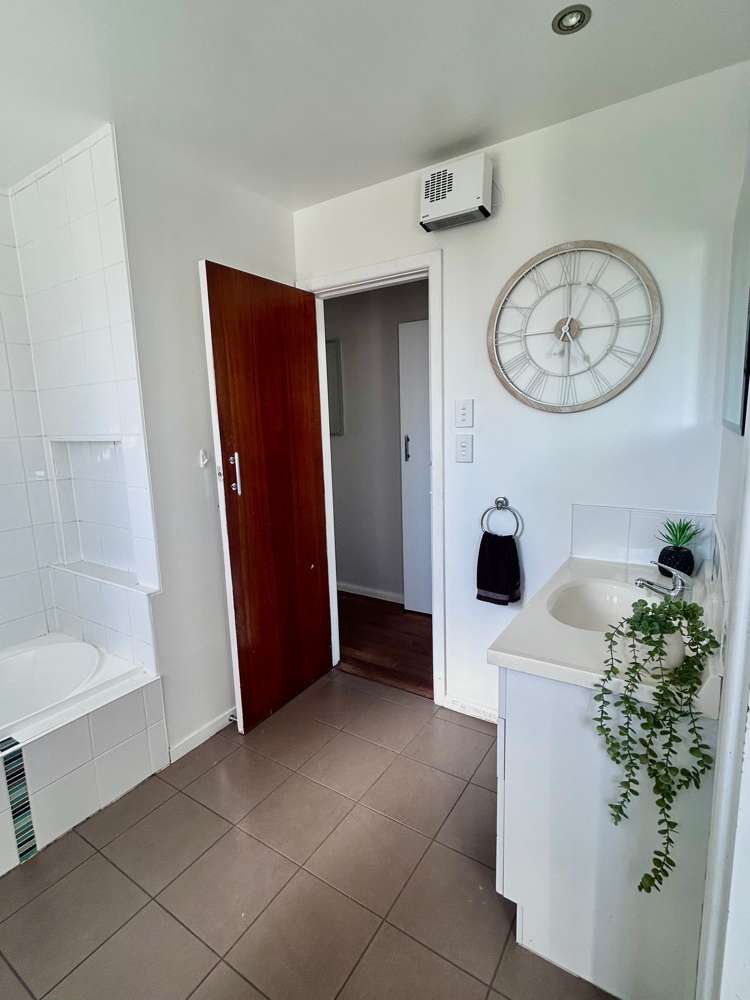 818 Oliphant Road Raureka_12