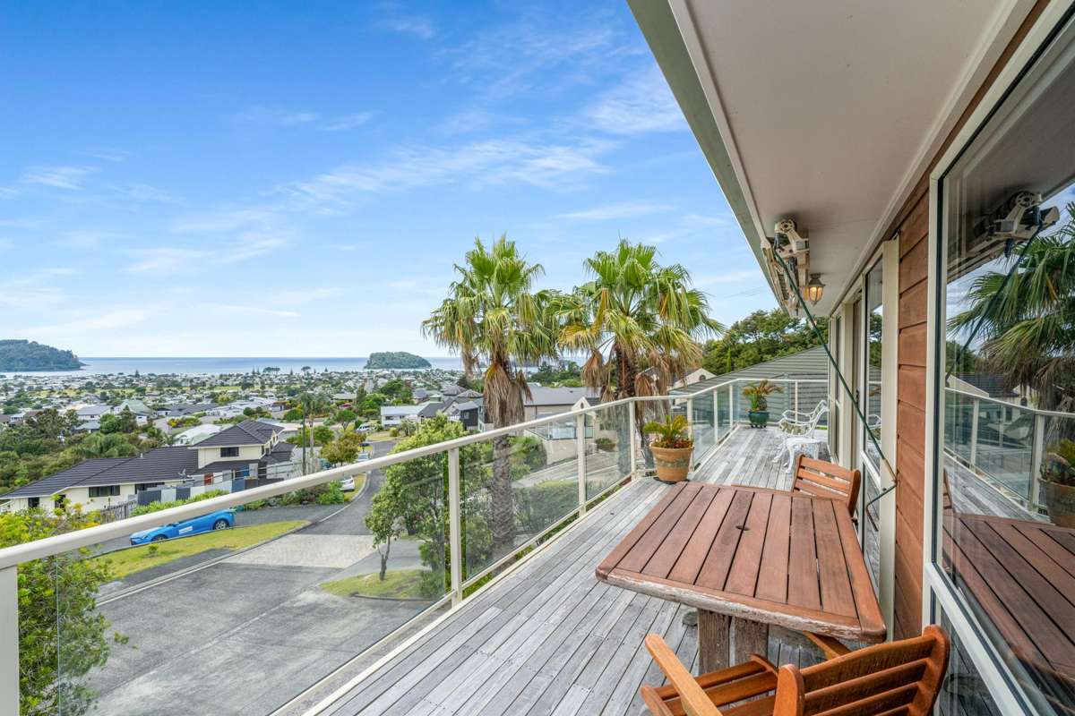 121 Pacific View Drive_0