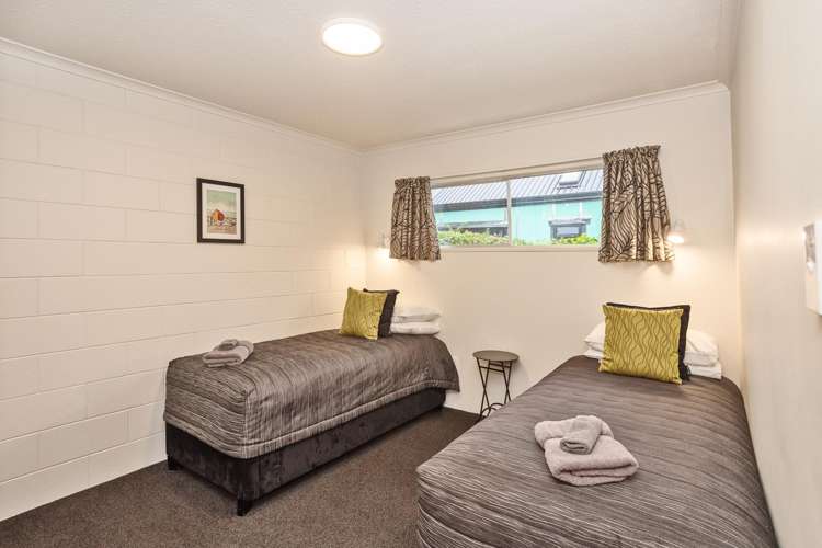 12 Thomson Street Avenal_12
