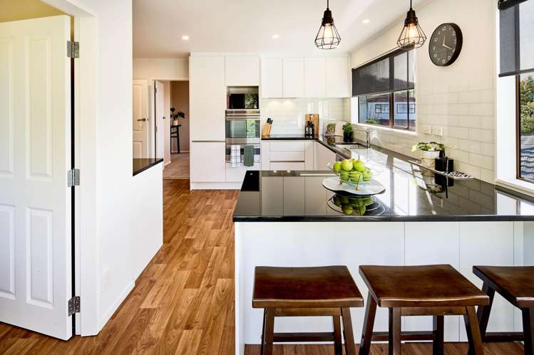 8 Balliol Drive Tawa_1