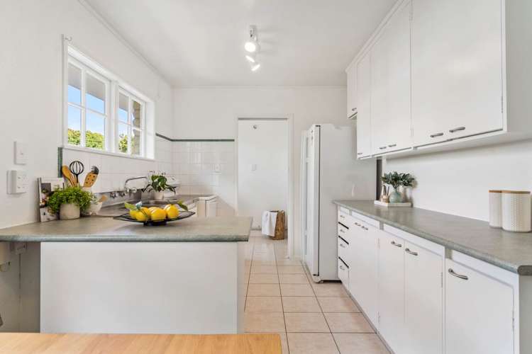 2/11 Vivian Wilson Drive Eastern Beach_8