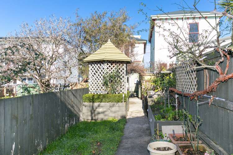 2 Te Wharepouri Street Berhampore_16