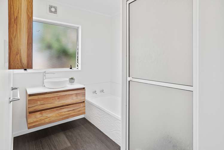 2/12 Matangi Street Stoke_11