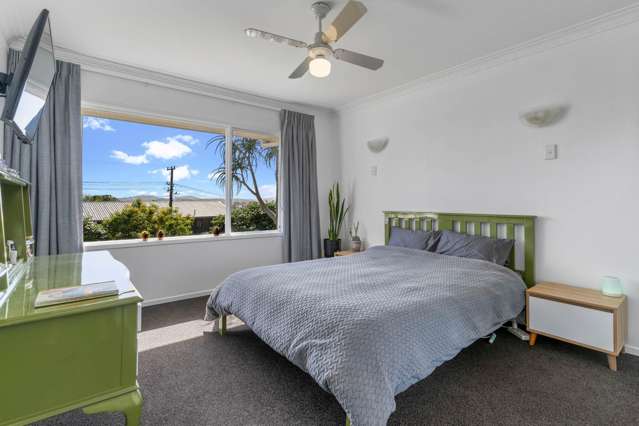 1B De Val Drive Titirangi_3