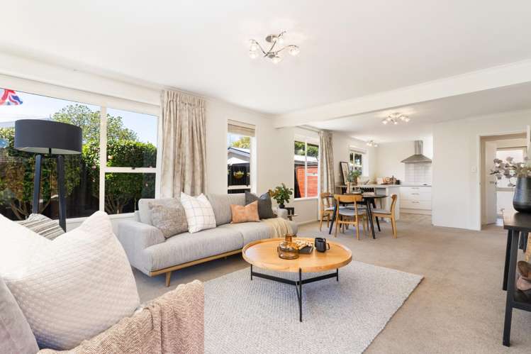 2/3 Cottesmore Close Burnside_6