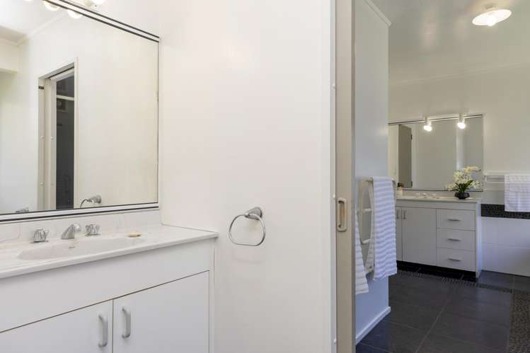 1 and 2/20 Stanley Street Wharewaka_25