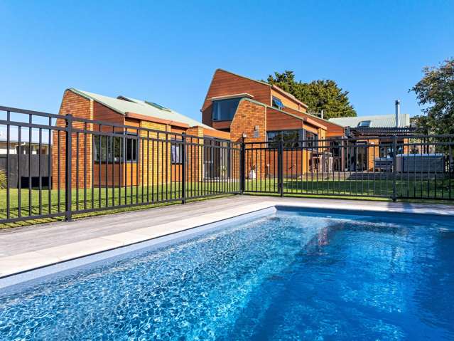 Delightful Matua Home -Space and Privacy