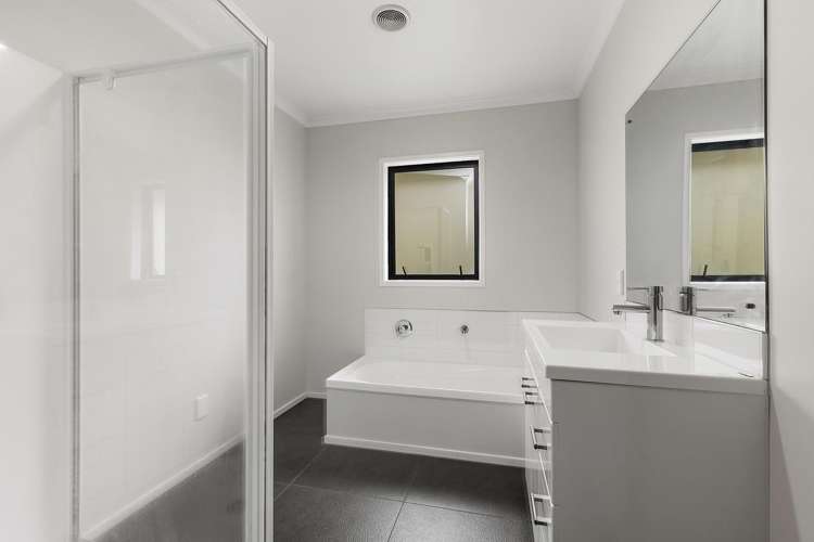 24 Ships Cove Whitby_16