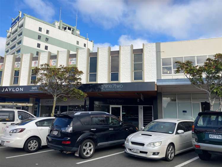 First Floor, 4 Cobham Court_0