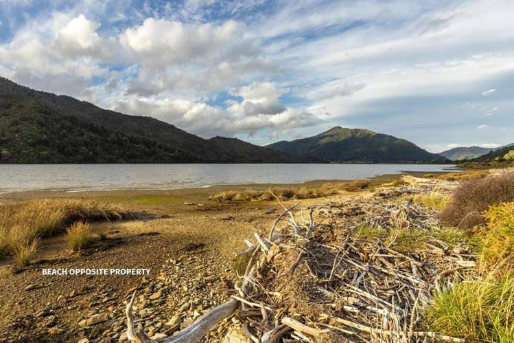 884 Queen Charlotte Drive Linkwater_9