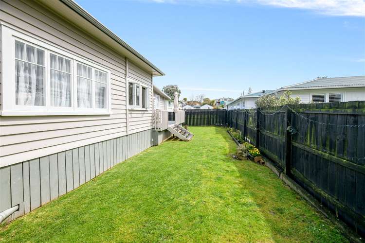 2 Bayside Avenue Te Atatu Peninsula_19