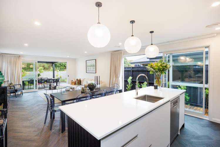 6 Solitude Crescent Kelvin Grove_15