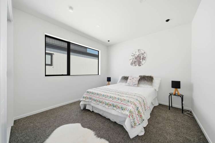 2/2 Halswell Street Mangere East_9