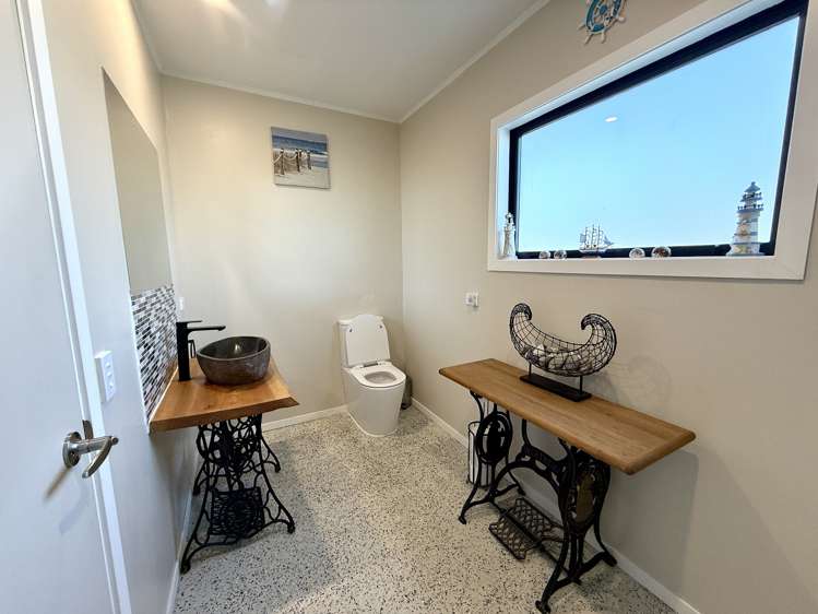 9 Surrey Street Orepuki_29