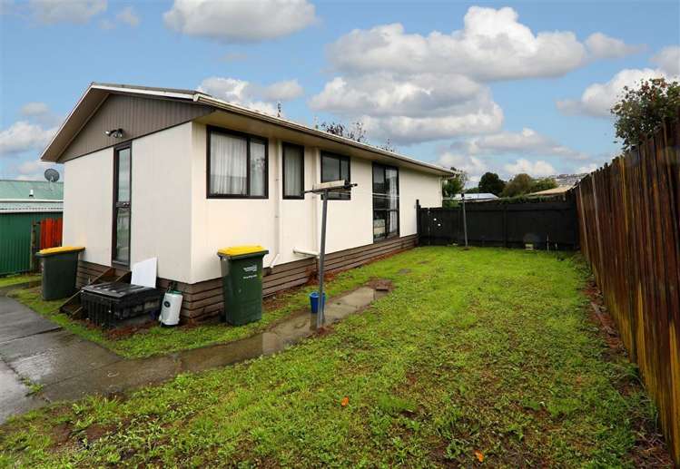 2/2 Jack Farrell Place Papakura_0