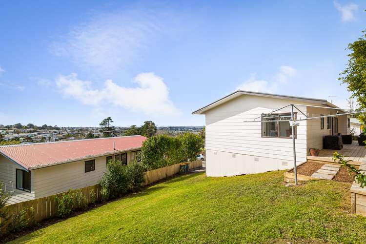 8 Garton Drive Massey_11
