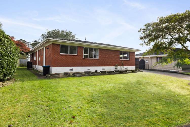 15 Sheridan Crescent Leamington_22