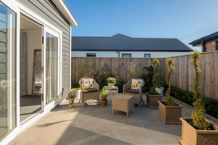 34 Harvard Road Burleigh_12