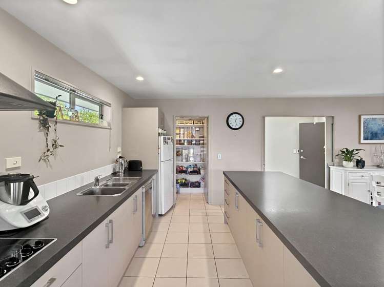 24 John Campbell Crescent 1454_3
