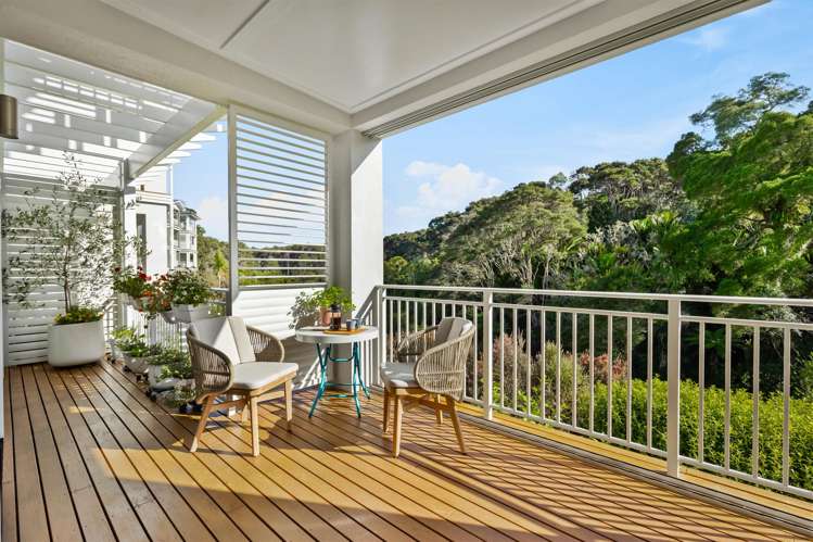 90 Eaves Bush Parade_5