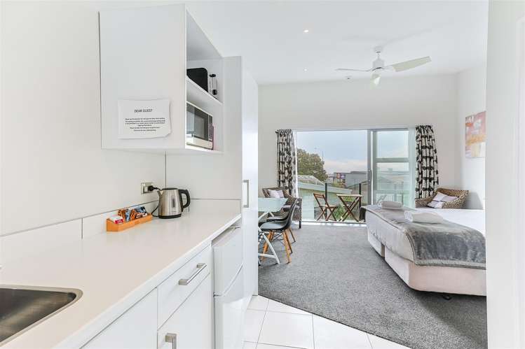 5,7 and 8/27 Marine Parade Carters Beach_5