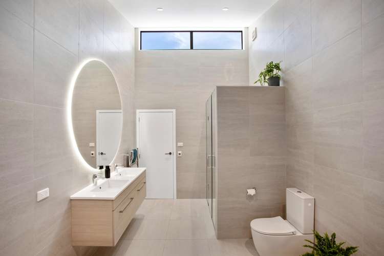 892 West Coast Road Waiatarua_14