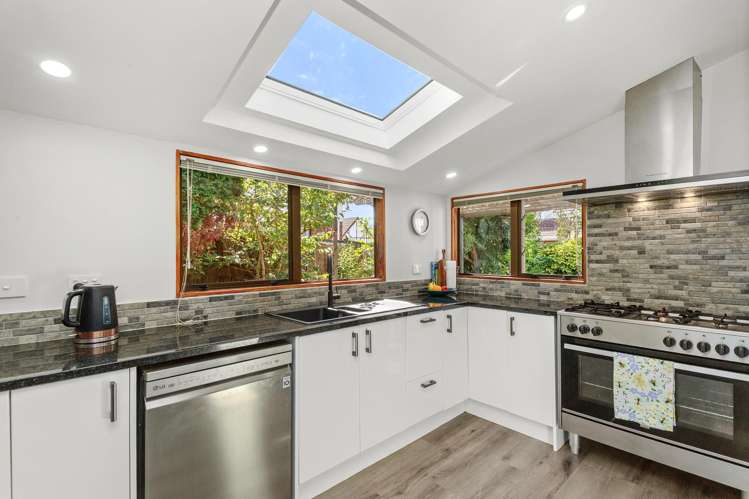 42 McEnroe Grove Naenae_3