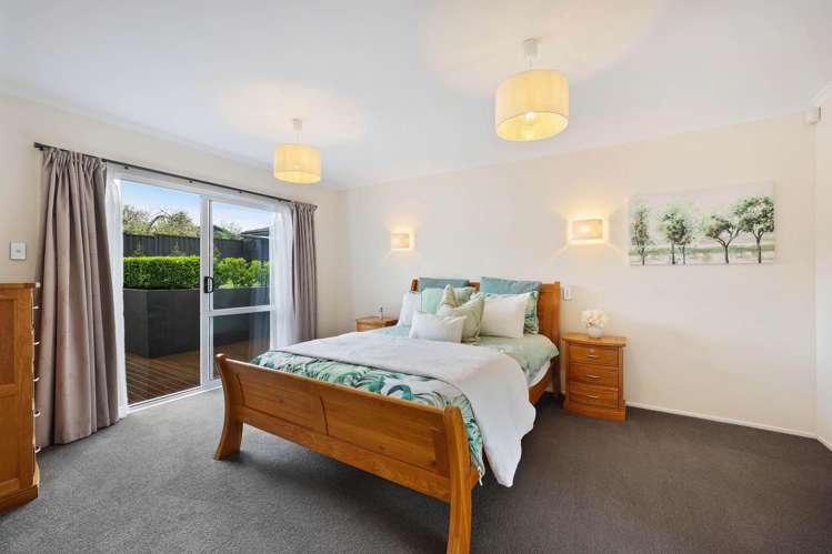 6 Camira Place Botany Downs_16