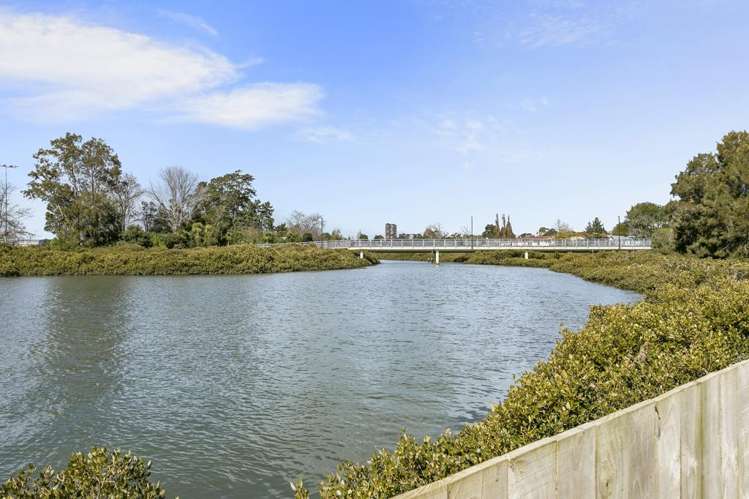 45 Queen Mary Avenue New Lynn_13