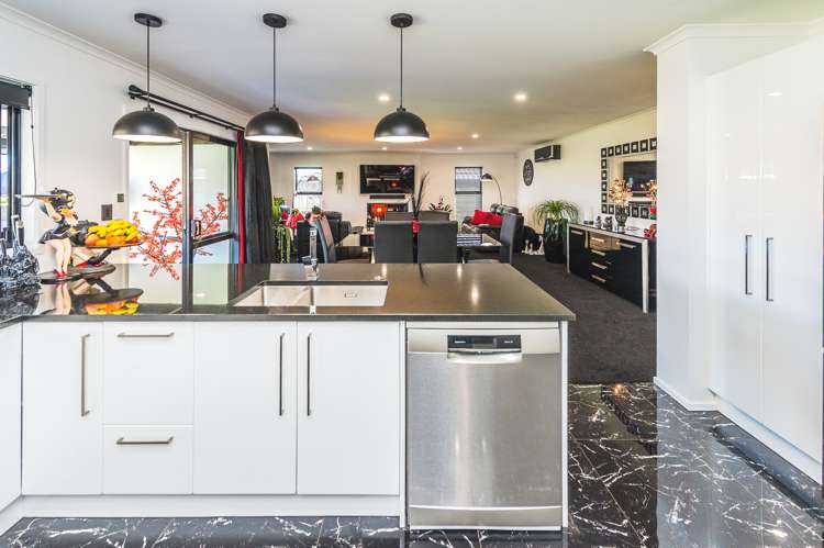 8 Magnolia Crescent Tawhero_12