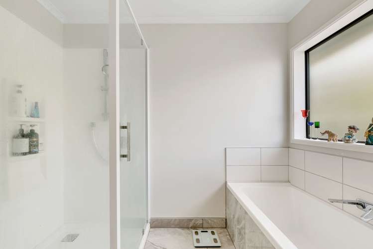 117 Queen Charlotte Drive Aotea_18