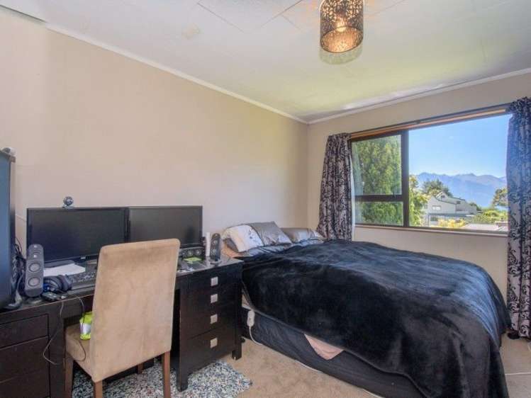 16a Arawata Terrace Fernhill/Sunshine Bay_9