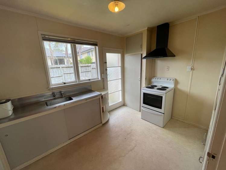 2/12 Dawn Place Te Atatu South_6