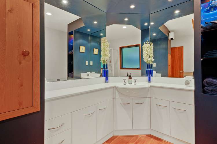 462 Marine Drive Charteris Bay_12